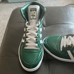 Adidas top ten green and white brand new size 8.5